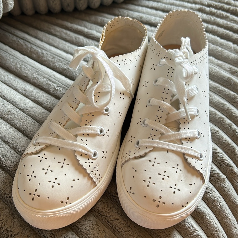 LOFT White Perforated Women's Sneakers Tennis Shoes Laser Cut NWOT Size 11